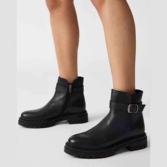 NIB Steve Madden Maezy 7M Black Leather Lug Sole Zip Ankle Boots Booties - Picture 1 of 12